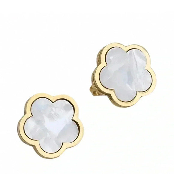 *NEW* 18K Gold Plated Stainless Steel Pearl Flower Earrings - Picture 2 of 9